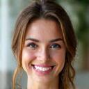 Headshot of Nutritionist Chloe Davison, a compassionate female nutritionist in her mid-30s.